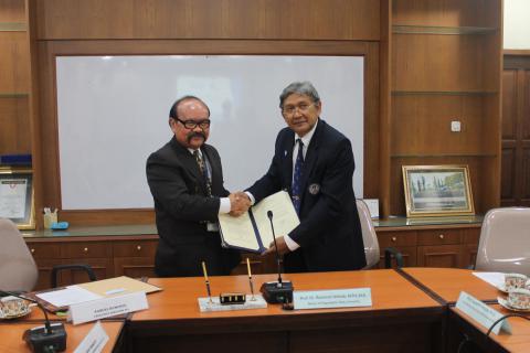 Penandatangan MoU antara UNY dan PT. Thiess Contractor Indonesia