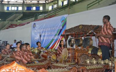 MAHASISWA ASING RAMAIKAN PAMERAN PENDIDIKAN UNY